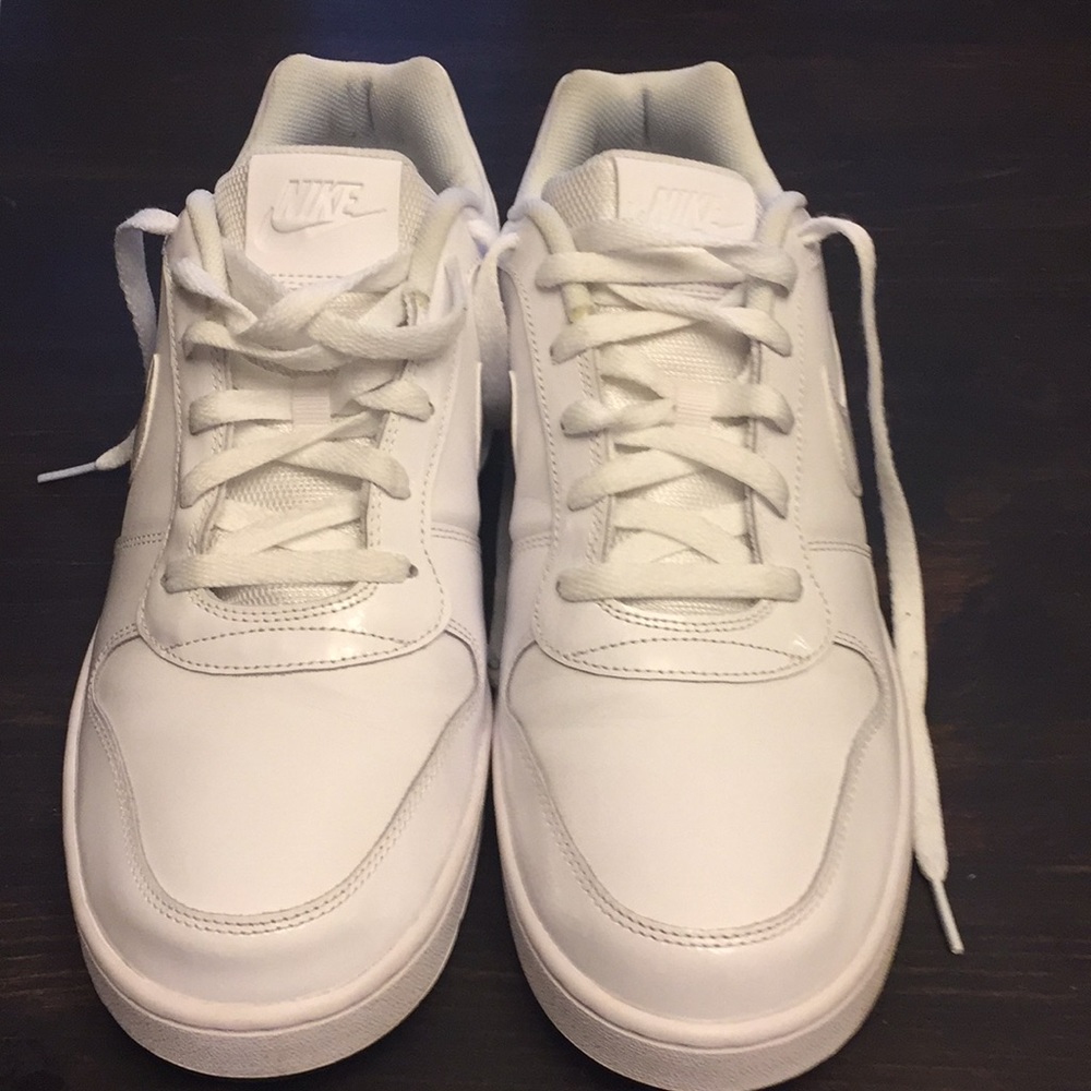 Men’s White Nike Sneakers Size 12